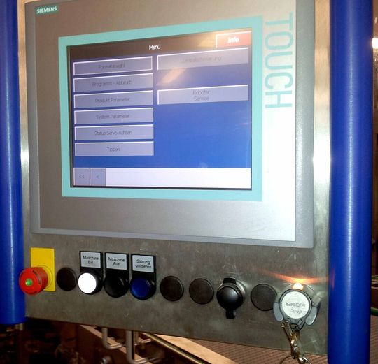 An Bedienungseinheit der Verpackungsmaschine von Bosch im Abfüllbereich von Löwensenf befindet sich rechts unten der Schlüsselaufnehmer der Zugriffsverwaltung EKS Light. An Bedienungseinheit der Verpackungsmaschine von Bosch im Abfüllbereich von Löwensenf befindet sich rechts unten der Schlüsselaufnehmer der Zugriffsverwaltung EKS Light.
