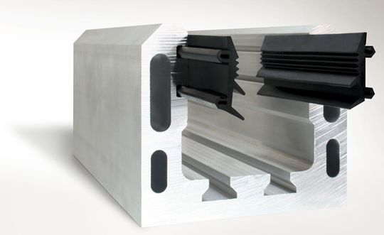 Profile aus EPDM sind für den Einsatz im Aussenbereich bestens geeignet. Profile aus EPDM sind für den Einsatz im Aussenbereich bestens geeignet.
