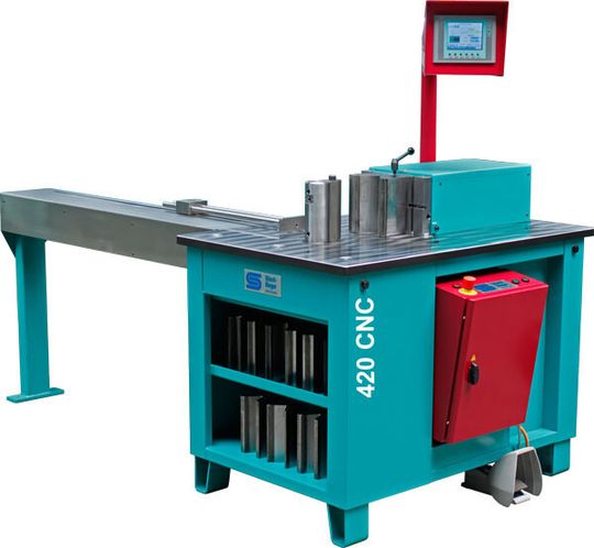 Die neue Biegemaschine von Stierli-Bieger AG. Die neue Biegemaschine von Stierli-Bieger AG.