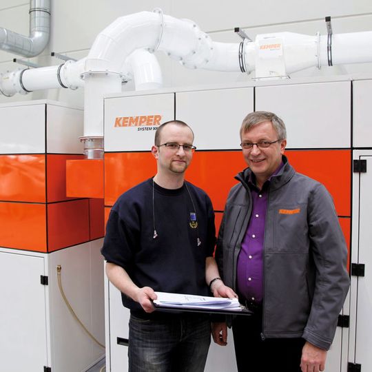 Kemper konnte sich vor allem mit Detaillösungen gegen die Konkurrenz durchsetzen, von denen sich Trumpf anhand von Referenzobjekten vor Ort ein Bild machen konnte. Kemper konnte sich vor allem mit Detaillösungen gegen die Konkurrenz durchsetzen, von denen sich Trumpf anhand von Referenzobjekten vor Ort ein Bild machen konnte.