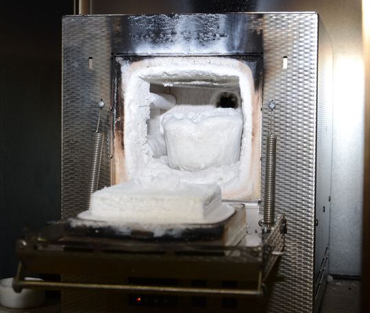 Schneelandschaft im Ofen: Das neue Herstellungsverfahren von Zinkoxid-Nanostrukturensoll die Produktion von UV-Sensoren revolutionieren. Schneelandschaft im Ofen: Das neue Herstellungsverfahren von Zinkoxid-Nanostrukturensoll die Produktion von UV-Sensoren revolutionieren.