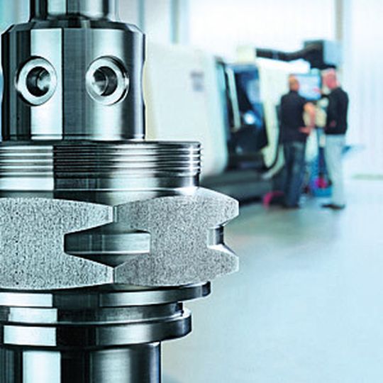 Fertigungsbetriebe in Europa müssen ihre Wettbewerbsfähigkeit durch effiziente und ressourcenschonende Prozesse sowie optimale Ausnutzung ihrer Kapazitäten sichern. Ein leistungsfähiger CNC-Standard erleichtert diese Aufgabe und bietet einen einfachen Zugang zu praxisgerechten Innovationen. Fertigungsbetriebe in Europa müssen ihre Wettbewerbsfähigkeit durch effiziente und ressourcenschonende Prozesse sowie optimale Ausnutzung ihrer Kapazitäten sichern. Ein leistungsfähiger CNC-Standard erleichtert diese Aufgabe und bietet einen einfachen Zugang zu praxisgerechten Innovationen.