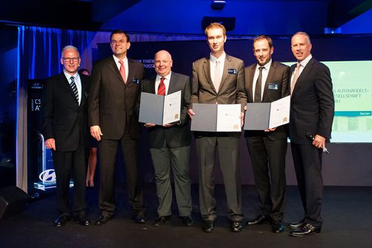 V.l.n.r. Matthias Wollenberg, Vice President Customer Service Hyundai Motor Europe, Markus Schrick, Geschäftsführer Hyundai Motor Deutschland, Joachim Kaltenbrunner, Autohaus Joachim Kaltenbrunner, Christopher Hübner, TG Autohandelsgesellschaft mbH, Mario Hirsch, Autohaus Hirsch, Allan Rushforth, Senior Vice President and COO Hyundai Motor Europe.