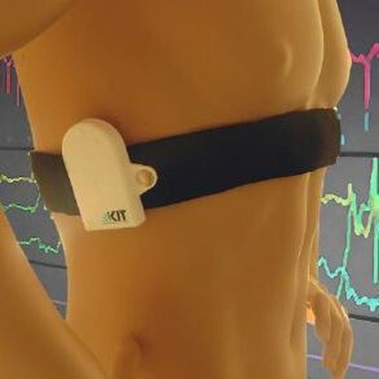 Sensor-Gurt: Ein Langzeit-EKG überwacht das Herz permanent.