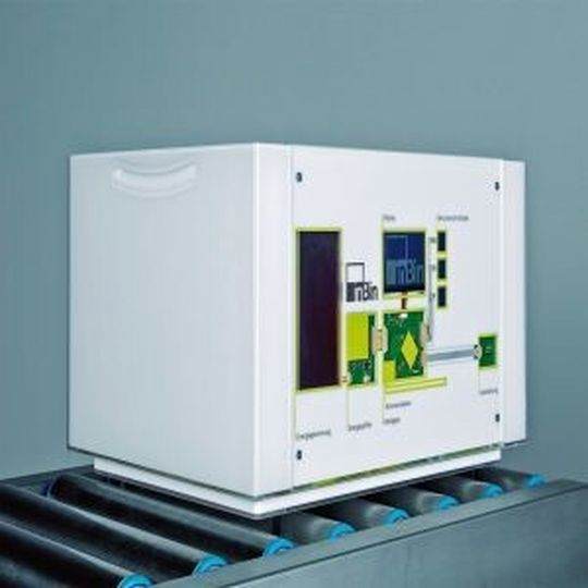 Der Behälter für die Zukunft des Lagers? Der Inbin kann sprechen und sogar die Fördertechniksteuerung könnte der smarte Kunststoffklops übernehmen. Der Behälter für die Zukunft des Lagers? Der Inbin kann sprechen und sogar die Fördertechniksteuerung könnte der smarte Kunststoffklops übernehmen.