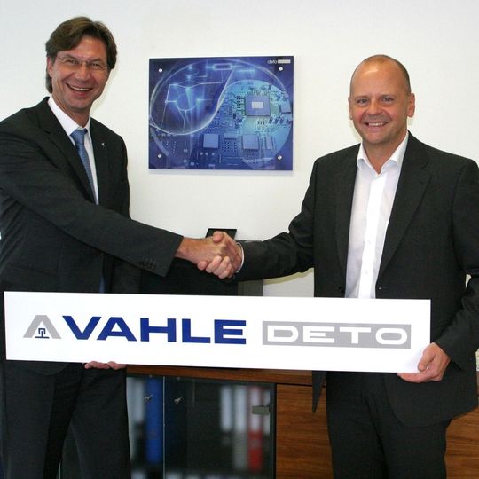Vahle-Geschäftsführer Achim Dries und Alfred della Torre, Deto, haben das Joint Venture Vahle Deto gegründet. Vahle-Geschäftsführer Achim Dries und Alfred della Torre, Deto, haben das Joint Venture Vahle Deto gegründet.