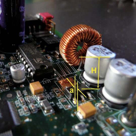 Abstände: Typische Abmessungen in x,y-Achse (a) und in der z-Achse (H) auf einer elektronischen Baugruppe