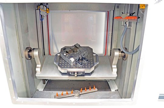 UPC-palettengerechte Reinigung mit Robotspa von Erowa (Innenansicht). UPC-palettengerechte Reinigung mit Robotspa von Erowa (Innenansicht).