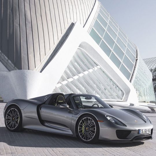 Porsche 918 Spyder: Ist das die Zukunft des Sportwagens? Wenn es nach Porsche geht, dann schon. Porsche 918 Spyder: Ist das die Zukunft des Sportwagens? Wenn es nach Porsche geht, dann schon.