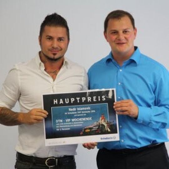 Nadir Islamovic (links) ist Schuberth Top Verkäufer 2013. Nadir Islamovic (links) ist Schuberth Top Verkäufer 2013.