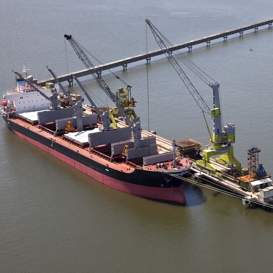 Based on the positive experience with a Terex Gottwald portal harbor crane delivered in 2012, Fospar is also replacing the second old crane on its finger pier in Paranagua with a crane from Terex Port Solutions. Based on the positive experience with a Terex Gottwald portal harbor crane delivered in 2012, Fospar is also replacing the second old crane on its finger pier in Paranagua with a crane from Terex Port Solutions.