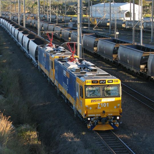 Siemens-Lokomotiven im Einsatz vor schweren Kohlezügen in Australien. Siemens-Lokomotiven im Einsatz vor schweren Kohlezügen in Australien.