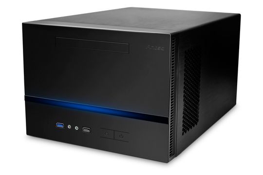 Beim Mini-ITX-Gehäuse ISK600 setzt Antec auf gebürstete Aluminium-Seitenteile und das Quader-Format. Beim Mini-ITX-Gehäuse ISK600 setzt Antec auf gebürstete Aluminium-Seitenteile und das Quader-Format.