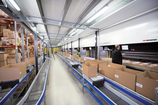 Mit der Kombination innovativer Standardlösungen ebnet SSI Schäfer den Weg in die Welt des Online-Handels. Mit der Kombination innovativer Standardlösungen ebnet SSI Schäfer den Weg in die Welt des Online-Handels.