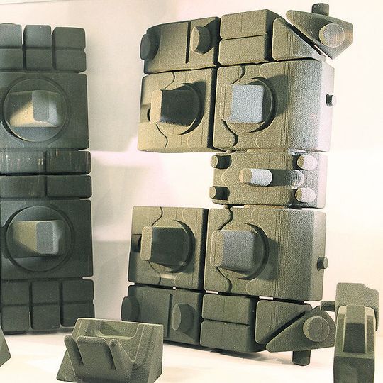 Die Sandform für das Türscharnier einer Cargotür für Flugzeuge zeigt, wie komplex Teile aufgebaut sein können, wenn sie mithilfe eines 3D-Druckers hergestellt werden.