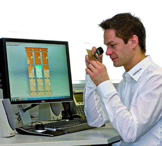 Mithilfe der Mikrostanztechnik können in nur wenige Zehntel-Millimeter dicke Bänder oder Bleche filigrane Geometrien eingebracht werden. Mithilfe der Mikrostanztechnik können in nur wenige Zehntel-Millimeter dicke Bänder oder Bleche filigrane Geometrien eingebracht werden.