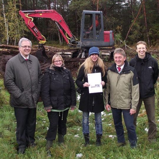 Moorrenaturierung: Christoph Hillenbrand, Regierungspräsident Oberbayern, Bärbel Gänzle, Landratsamt Rosenheim, Simone Strohmeier, EBV, Georg Schlapp, Bayerischer Naturschutzfonds, Herr Stadler, EBV Moorrenaturierung: Christoph Hillenbrand, Regierungspräsident Oberbayern, Bärbel Gänzle, Landratsamt Rosenheim, Simone Strohmeier, EBV, Georg Schlapp, Bayerischer Naturschutzfonds, Herr Stadler, EBV