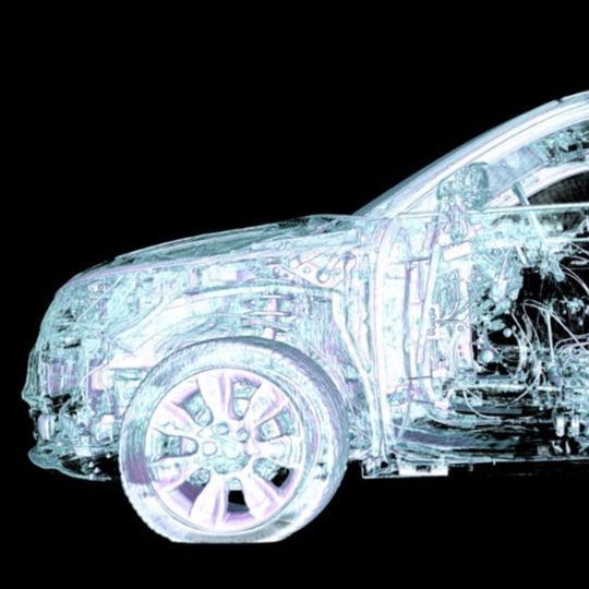 Mit einem überdimensionalen Computertomographen sollen Ingenieure künftig Autos nach Crashtests untersuchen können. Mit einem überdimensionalen Computertomographen sollen Ingenieure künftig Autos nach Crashtests untersuchen können.