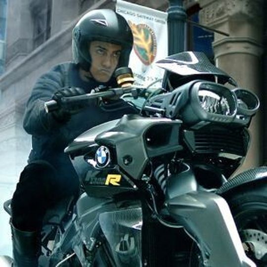 Fahrzeughauptdarsteller im Kinostreifen „Dhoom 3“: eine BMW K 1300 R. Fahrzeughauptdarsteller im Kinostreifen „Dhoom 3“: eine BMW K 1300 R.