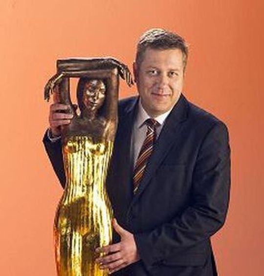 Tino Petsch, Vorstandsvorsitzender der 3D-Micromac AG: „Unser Timing ist nahezu perfekt. Der aktuelle Hype um den 3D-Druck zeigt, dass unsere Investition in die Entwicklung der Mikro Laser-Sinter-Anlagen genau richtig war. “ Tino Petsch, Vorstandsvorsitzender der 3D-Micromac AG: „Unser Timing ist nahezu perfekt. Der aktuelle Hype um den 3D-Druck zeigt, dass unsere Investition in die Entwicklung der Mikro Laser-Sinter-Anlagen genau richtig war. “