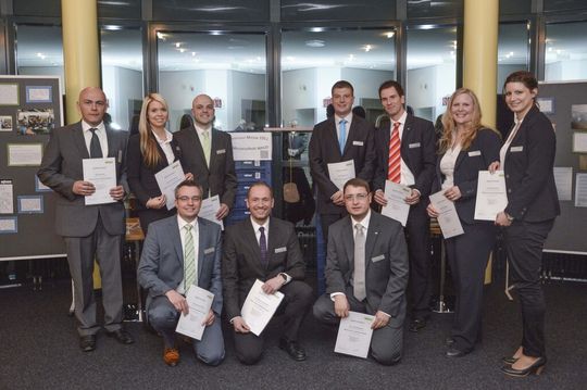 Die Absolventen des „Junior Leadership Programs“ (v.l.): Kay Staas, Annika Seehase, Enrico Han-Voth, Marcus Redeker, Sascha Krietenstein, Ralf Berning, Jörg Schönheit, Heiko Springsguth, Julia Bertram und Anja Grohnert.