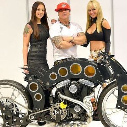 Soll einer sagen, auf der Essen Motor Show wären keine Mopeds zu bestaunen gewesen. Soll einer sagen, auf der Essen Motor Show wären keine Mopeds zu bestaunen gewesen.