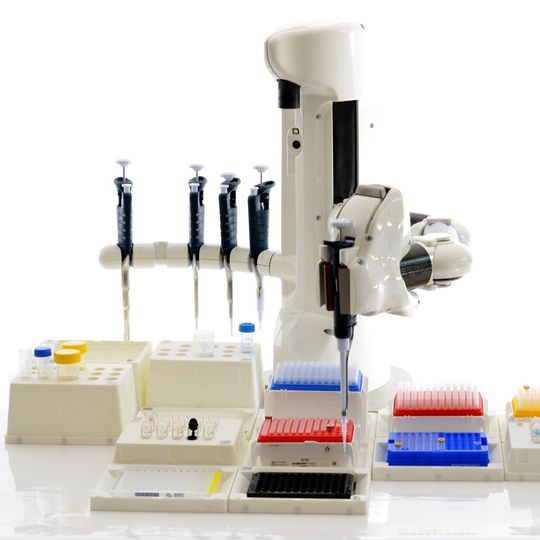 Der neue Andrew-Pipettierroboter pipettiert vollsautomatisch auf kleinstem Raum Der neue Andrew-Pipettierroboter pipettiert vollsautomatisch auf kleinstem Raum