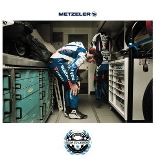Während der Saison 2013 begleitete Metzeler eine Reihe von Top-Fahrern im Road Racing wie Guy Martin von Tyco Suzuki. Während der Saison 2013 begleitete Metzeler eine Reihe von Top-Fahrern im Road Racing wie Guy Martin von Tyco Suzuki.