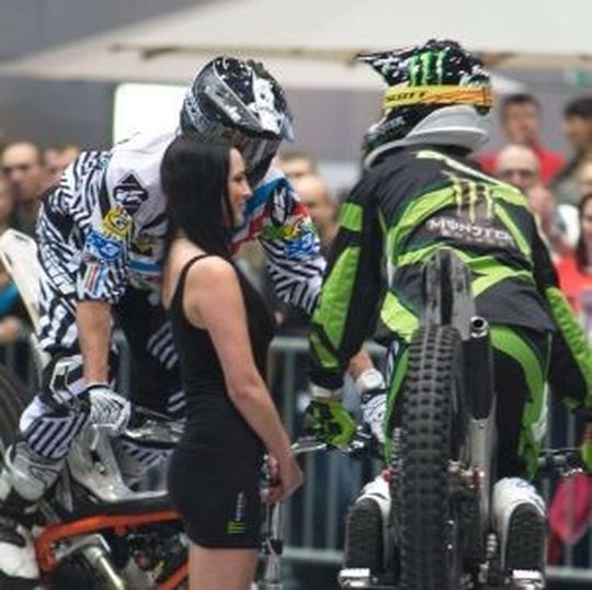 Die Motorradmesse in Leipzig ist für ihre heißen Stuntshows bekannt. Die Motorradmesse in Leipzig ist für ihre heißen Stuntshows bekannt.