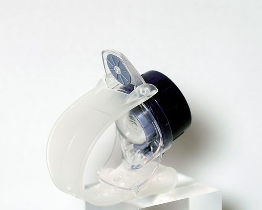 Das Kompressionsgerät: Für die Handgelenkschlaufe und den transparenten Kompressionsverband hat Elasto Sweden zwei Typen thermoplastischer Elastomere entwickelt. Das Kompressionsgerät: Für die Handgelenkschlaufe und den transparenten Kompressionsverband hat Elasto Sweden zwei Typen thermoplastischer Elastomere entwickelt.
