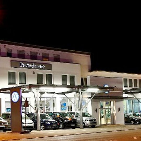 Das Ansbacher Autohaus Breitschwert schaffte es beim Internet Sales Award 2013 auf Platz drei. Das Ansbacher Autohaus Breitschwert schaffte es beim Internet Sales Award 2013 auf Platz drei.