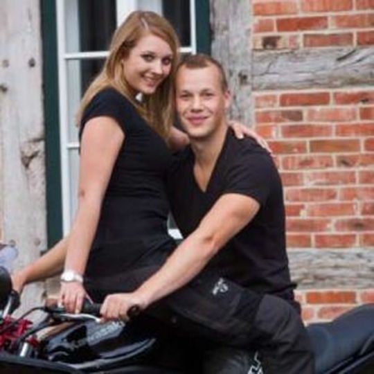 Kunden posen für den Jubiläumskalender von Scholly's Motorrad – ein Meisterwerk der Kundenbindung! Kunden posen für den Jubiläumskalender von Scholly's Motorrad – ein Meisterwerk der Kundenbindung!