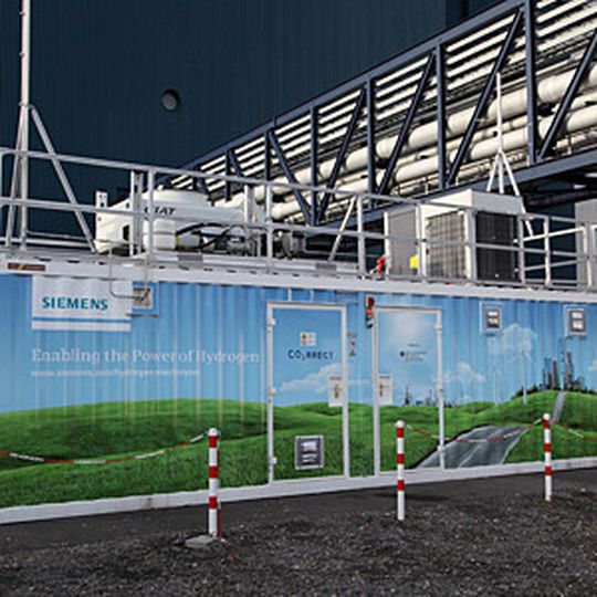 Einen Prototypen für die Wasserstoff-Elektrolyseanlage hat Siemens bereits vorgestellt. Einen Prototypen für die Wasserstoff-Elektrolyseanlage hat Siemens bereits vorgestellt.
