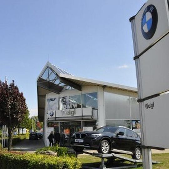 Mit Elan und Strategie erreichte das Autohaus den fünften Platz beim Internet Sales Award 2013. Mit Elan und Strategie erreichte das Autohaus den fünften Platz beim Internet Sales Award 2013.