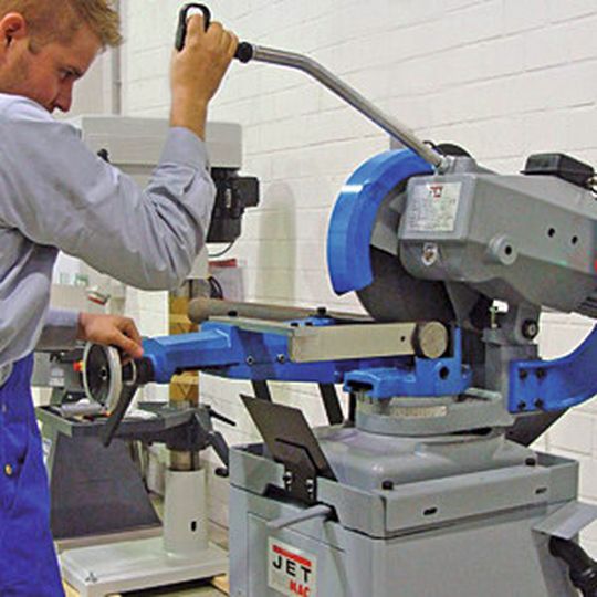 Die Metallkreissäge SY-350V von Jet Tools im Test. Die Metallkreissäge SY-350V von Jet Tools im Test.