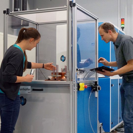 Einrichten eines Prozesses am Arbeitstisch der Pulsanlage. Einrichten eines Prozesses am Arbeitstisch der Pulsanlage.