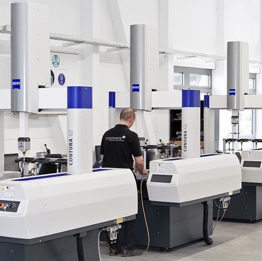Bei 15 min Messzeit wechselt der Bediener die zu messenden Bauteile im Fünf-Minuten-Takt. Bei 15 min Messzeit wechselt der Bediener die zu messenden Bauteile im Fünf-Minuten-Takt.