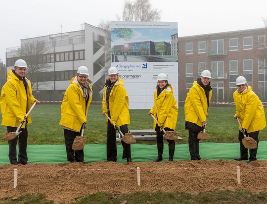Spatenstich zur Produktionserweiterung bei Allergopharma in Reinbek. Spatenstich zur Produktionserweiterung bei Allergopharma in Reinbek.