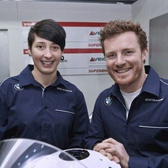 Lucy Glöckner (li.) und Stefan Nebel fahren auch 2014 für das Wilbers BMW-Racingteam. Lucy Glöckner (li.) und Stefan Nebel fahren auch 2014 für das Wilbers BMW-Racingteam.
