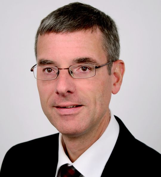 Dr. Bernd-Josef Schäfer wird zum 1. April 2014 neuer Geschäftsführer des Endress+Hauser Kompetenzzentrums für Durchflussmesstechnik. Dr. Bernd-Josef Schäfer wird zum 1. April 2014 neuer Geschäftsführer des Endress+Hauser Kompetenzzentrums für Durchflussmesstechnik.