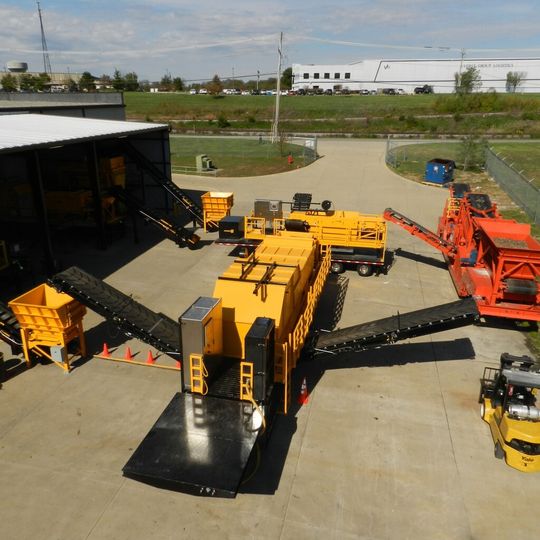 Für den Betrieb der Anlage werden lediglich eine Stromquelle und ein annähernd ebener Untergrund benötigt.