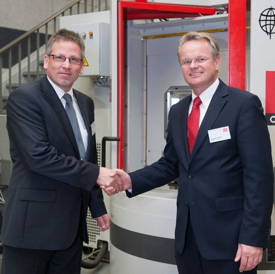 HHW-Geschäftsführer Bernd Herzog (links) und Andreas Olthoff, Geschäftsführerder Ceratizit Austria GmbH, begrüßen die neue Partnerschaft. HHW-Geschäftsführer Bernd Herzog (links) und Andreas Olthoff, Geschäftsführerder Ceratizit Austria GmbH, begrüßen die neue Partnerschaft.