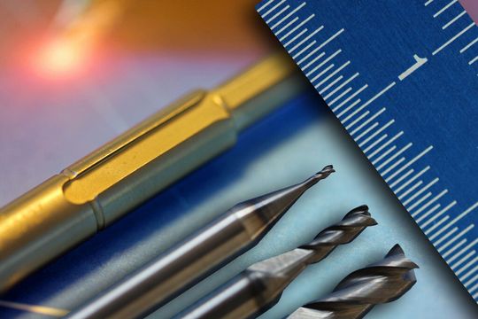 Die dreischneidigen, doppelt beschichteten Hartmetall-Mikrofräser bearbeiten prozesssicher Titan, Superlegierungen und rostfreie Stähle. Die dreischneidigen, doppelt beschichteten Hartmetall-Mikrofräser bearbeiten prozesssicher Titan, Superlegierungen und rostfreie Stähle.