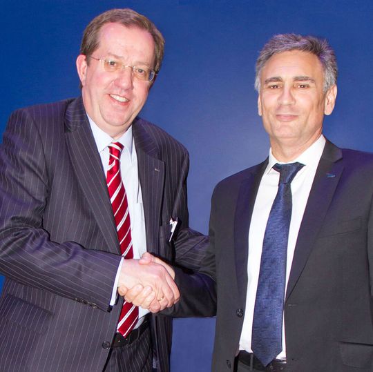 Thomas Reuter (l.), Managing Director Air & Sea Logistics, und Federico Camáñez, CEO von Transunion. Thomas Reuter (l.), Managing Director Air & Sea Logistics, und Federico Camáñez, CEO von Transunion.