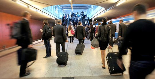 Unternehmen mit vielen Dienstreisenden sollten die veränderten Modalitäten frühzeitig im Betriebsablauf verankern und Mitarbeiter über die Änderungen informieren. Nur so lassen sich aus den gesetzlichen Neuerungen schnell Vorteile ziehen. Unternehmen mit vielen Dienstreisenden sollten die veränderten Modalitäten frühzeitig im Betriebsablauf verankern und Mitarbeiter über die Änderungen informieren. Nur so lassen sich aus den gesetzlichen Neuerungen schnell Vorteile ziehen.