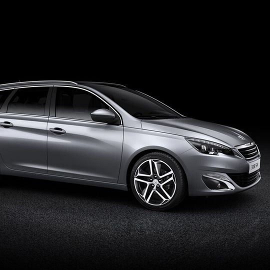 Peugeot 308 SW: Die Kombi-Variante des 308 feiert im März auf dem Genfer Automobilsalon ihre offizielle Premiere. Sie soll noch im Frühjahr auf den Markt kommen. Peugeot 308 SW: Die Kombi-Variante des 308 feiert im März auf dem Genfer Automobilsalon ihre offizielle Premiere. Sie soll noch im Frühjahr auf den Markt kommen.