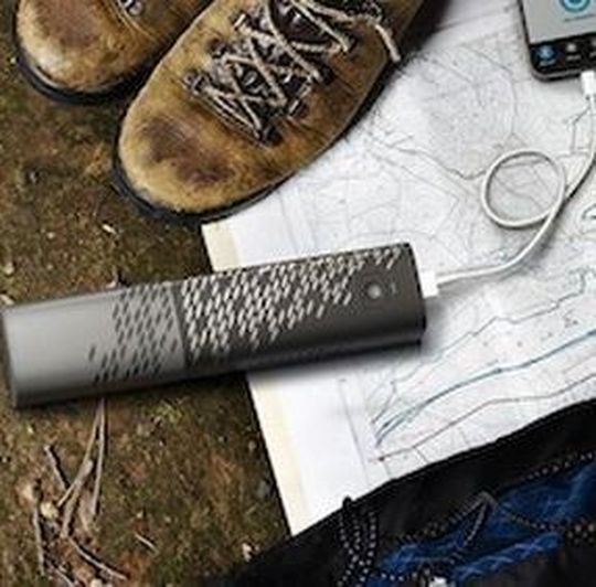 „Upp“-Kanister: Das mobile Gadget lädt fünf Handy-Akkus.