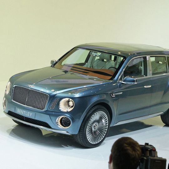 Auf dem Genfer Automobilsalon 2012 hatten die Briten einen Testballon in Form der Studie EXP 9F gestartet. Auf dem Genfer Automobilsalon 2012 hatten die Briten einen Testballon in Form der Studie EXP 9F gestartet.