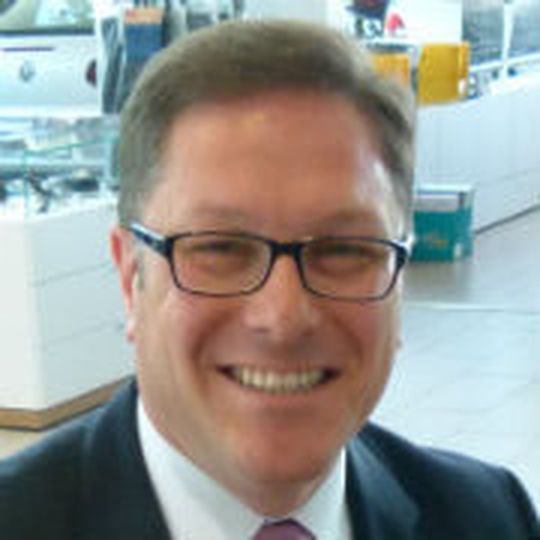 Pierino di Matteo, Geschäftsführer bei der ASAG, spricht über die regional orientierte Preisstrategie der Autohausgruppe.