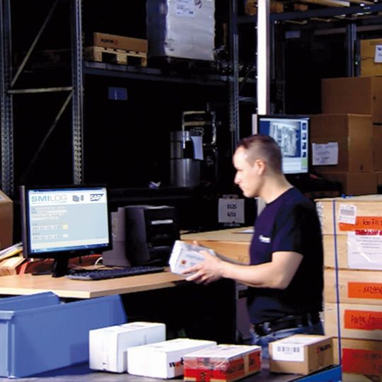 Die gemeinsame Lösung von Vitronic und Smilog wird erstmals vom 25. bis 27. Februar 2014 auf der Logimat 2014 in Stuttgart am Stand von Smilog vorgestellt. Die gemeinsame Lösung von Vitronic und Smilog wird erstmals vom 25. bis 27. Februar 2014 auf der Logimat 2014 in Stuttgart am Stand von Smilog vorgestellt.